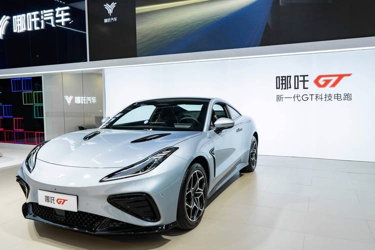 广州269哪吒汽车在智能汽车领域的表现，领途汽车在新能源汽车市场中的影响力